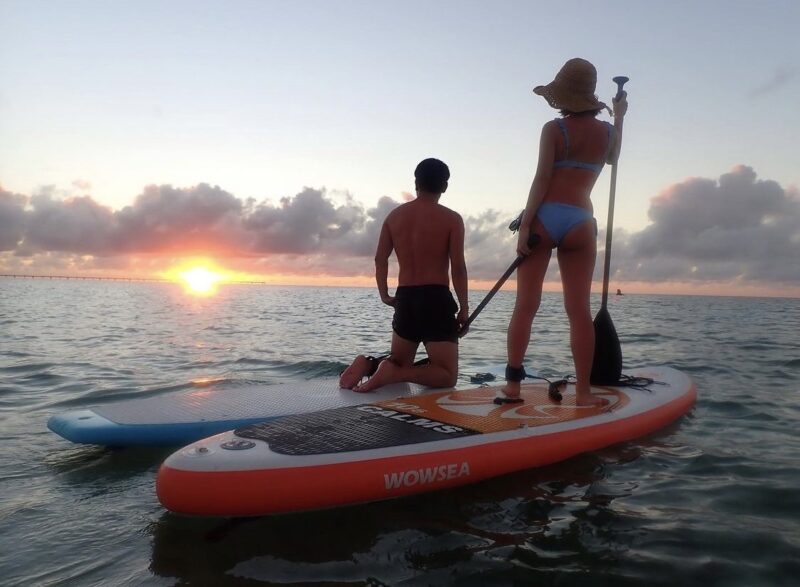 【宮古島・完全貸切制】夕日を眺めながら非日常体験！伊良部島の美ら海でサンセットSUPツアー《写真データ無料プレゼント＆大迫力のドローン空撮付き》（No.993）