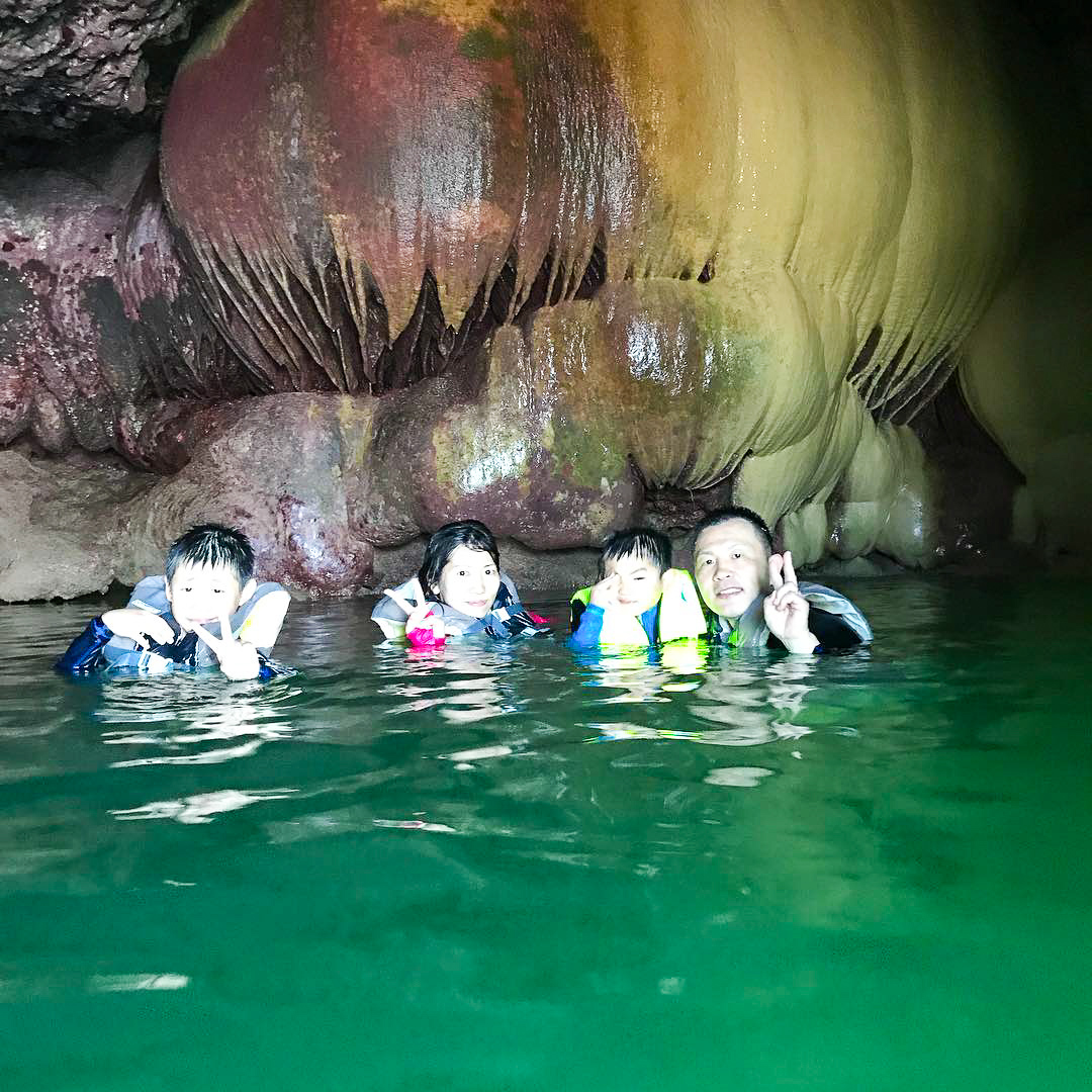 パンプキンホールのケイビング体験