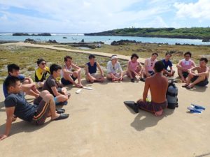 ダイビング前のレクチャー