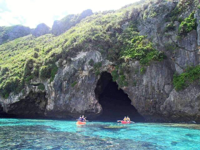 青の洞窟グラスボート＆シーカヤック