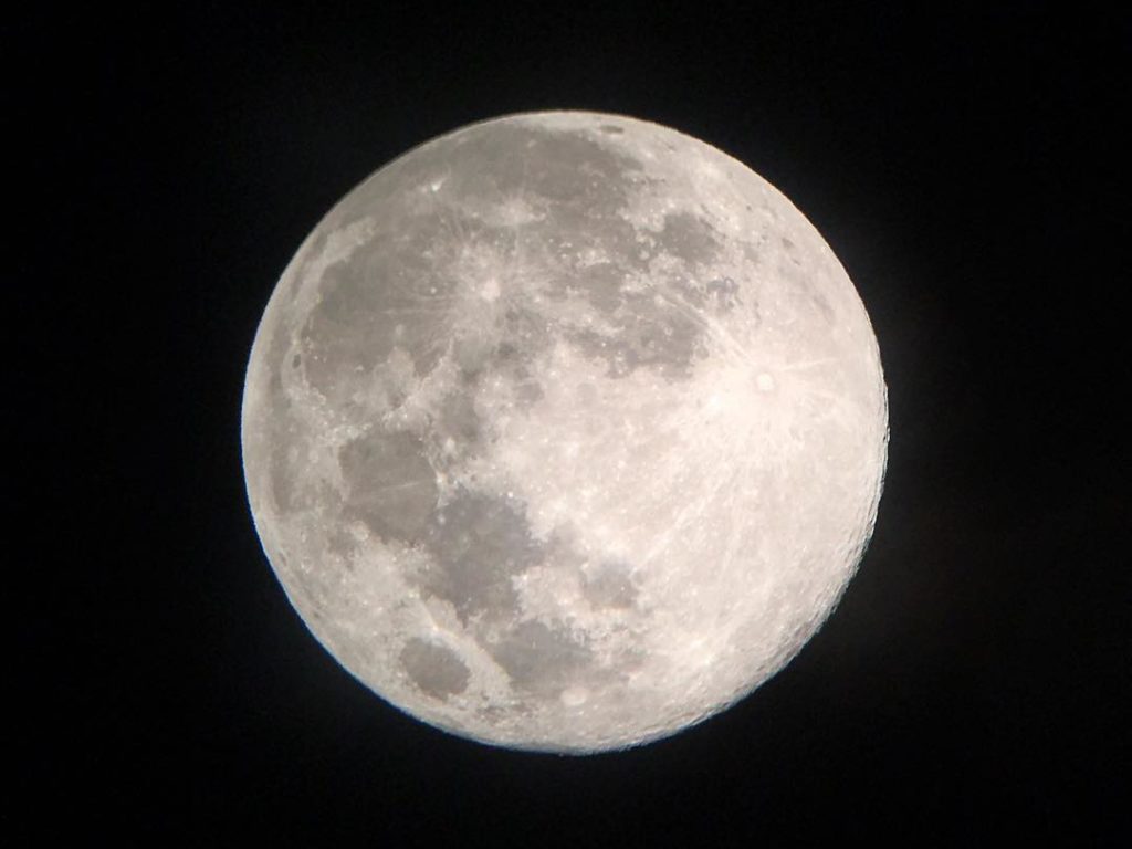 お月見ツアーで見れる満月