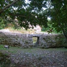 宮古島の観光スポットのアトンマ墓