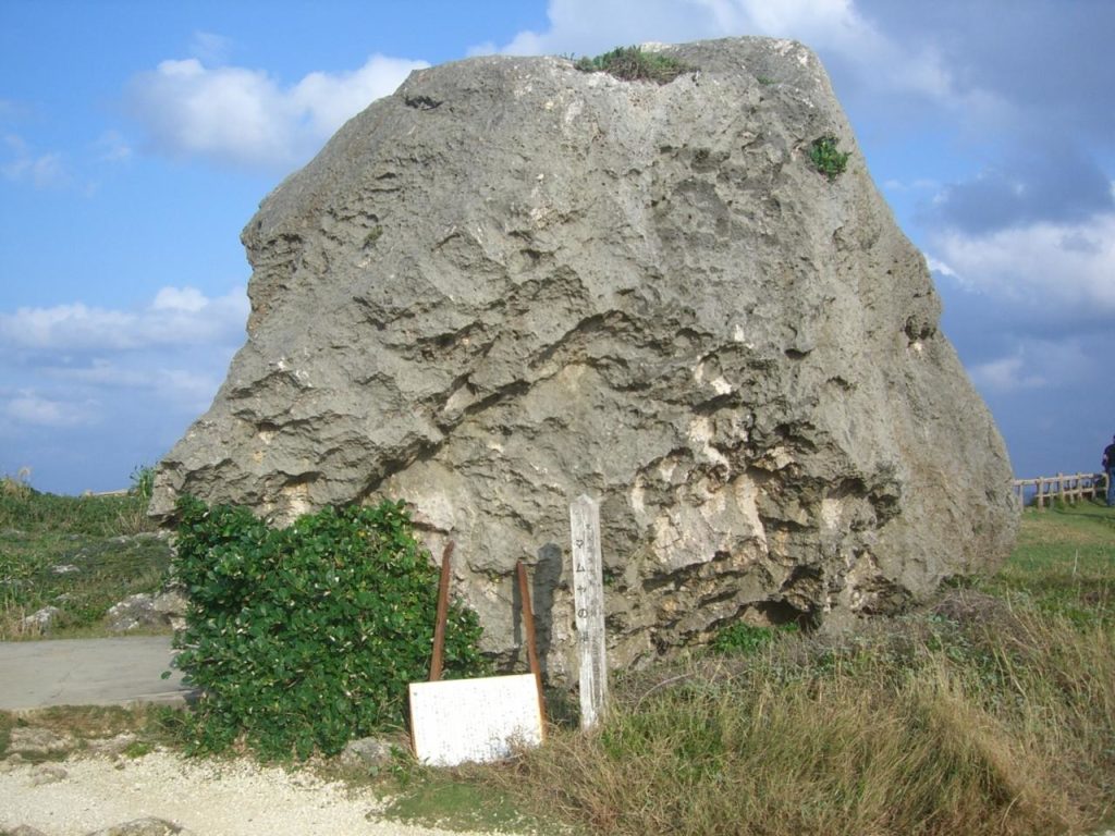 宮古島の観光スポットのマムヤの墓