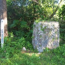 宮古島の観光スポットの野原岳の霊石