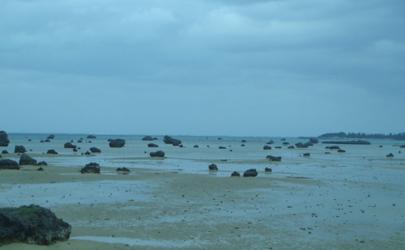 伊良部島の観光スポットの佐和田の浜