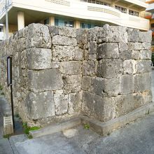 宮古島の観光スポットの祥雲寺の石垣