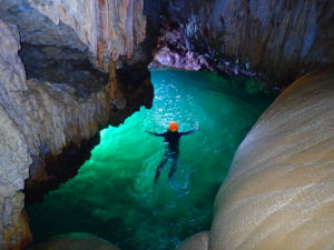 宮古島鍾乳洞のパンプキンホール