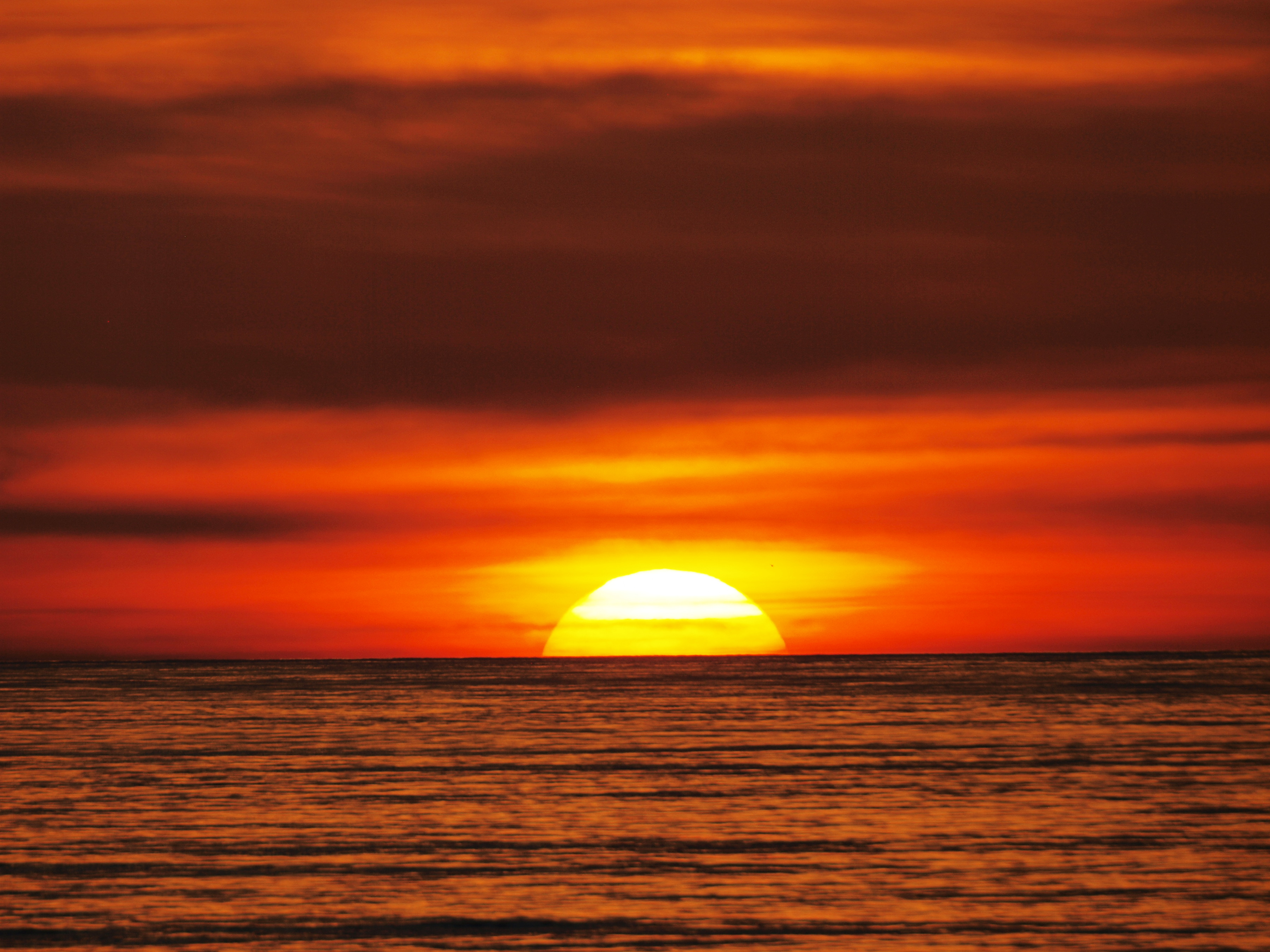 宮古島の夕日のイメージ