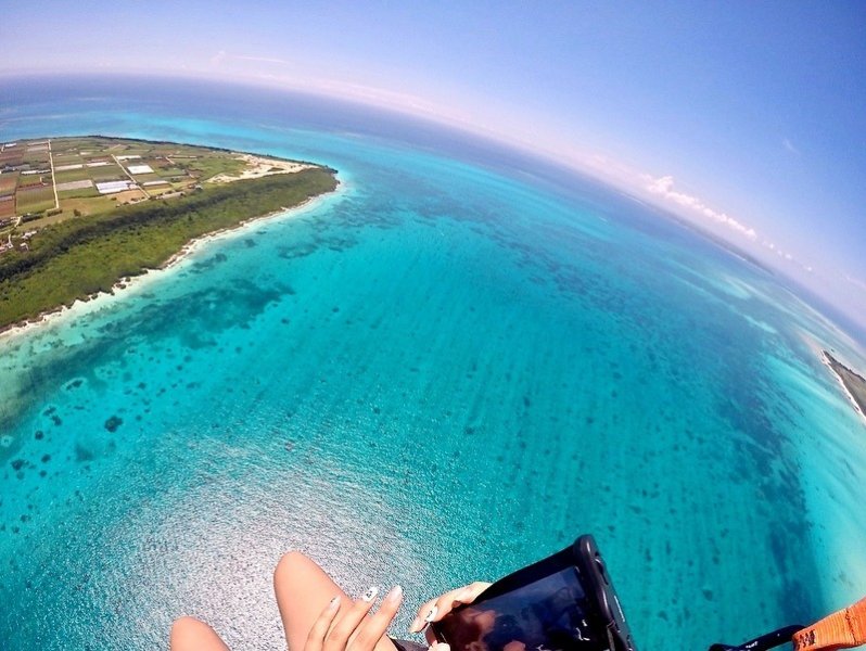 スカイスポーツで上空から宮古島を眺める