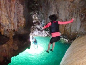 宮古島鍾乳洞のパンプキンホール