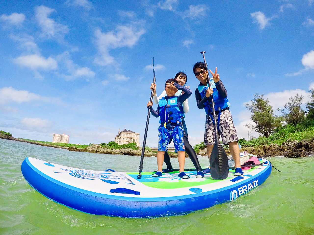 【宮古島・SUP】1組限定開催！家族・カップルで楽しめる新感覚MEDIUM SUPツアー《GoPro写真データプレゼント付き》（No.886）