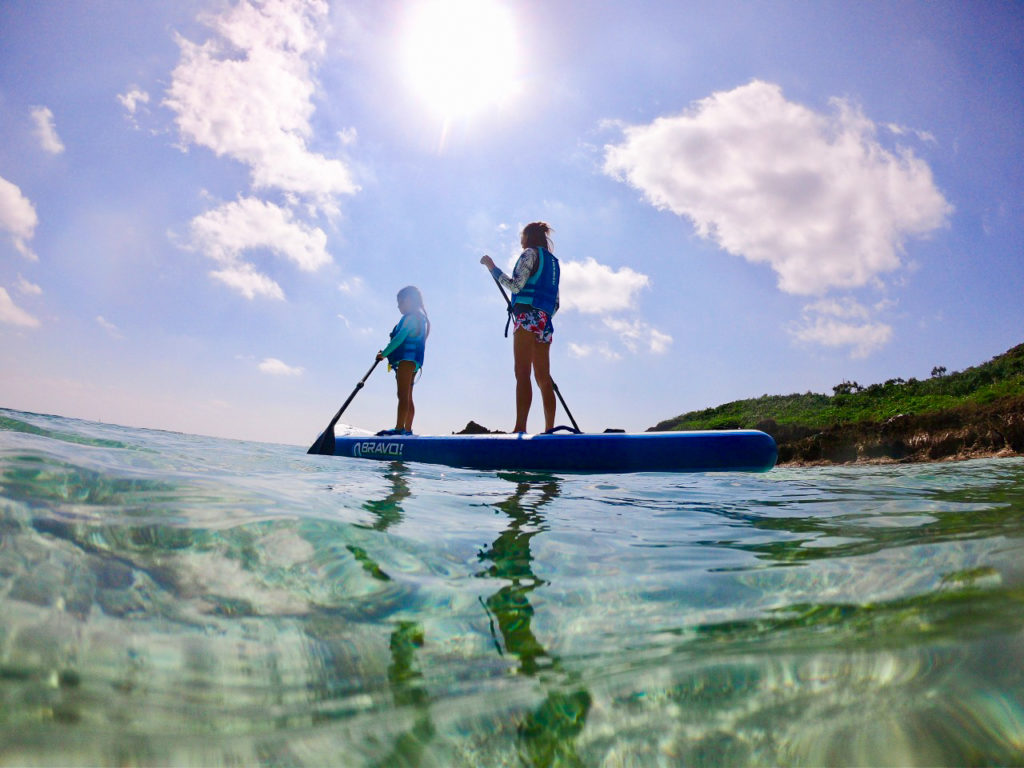 【宮古島・SUP】1組限定開催！家族・カップルで楽しめる新感覚MEDIUM SUPツアー《GoPro写真データプレゼント付き》（No.886）