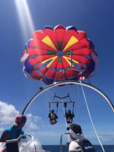 宮古島のパラセーリング