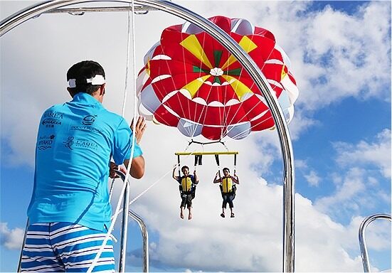 宮古島のパラセーリング