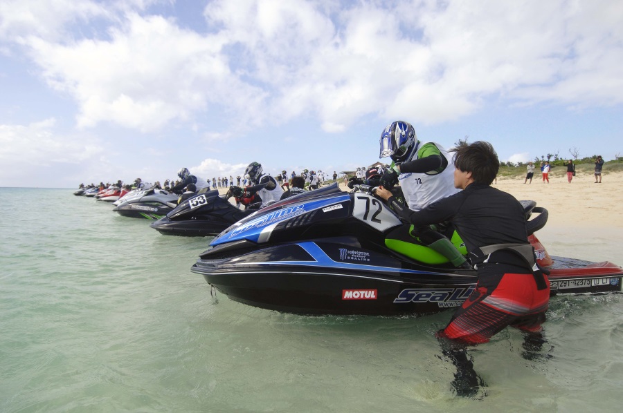 宮古島の11月のKAZE JET SKI 耐久レース