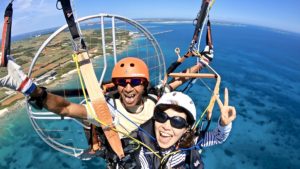 宮古島のモーターパラグライダー