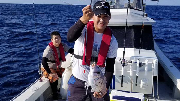 【宮古島/平良港発着/約4時間】市街地近くでアクセス便利！手ぶらOK☆釣り初心者大歓迎の半日フィッシングツアー★居酒屋紹介可（No.965）