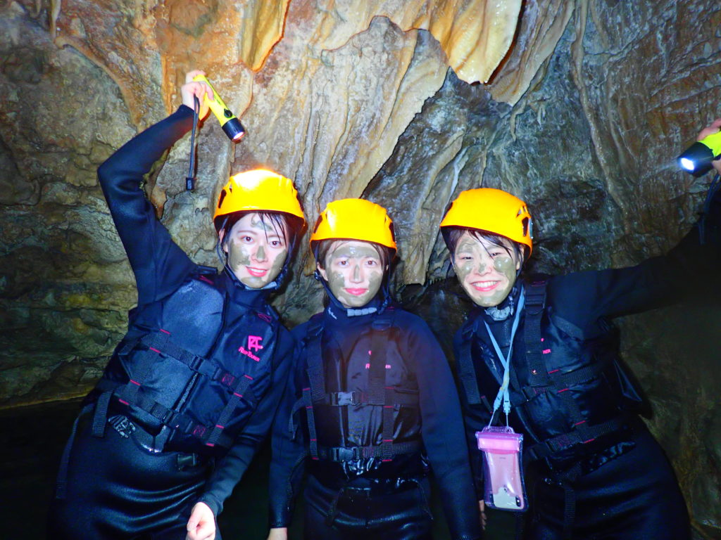 宮古島鍾乳洞のパンプキンホール