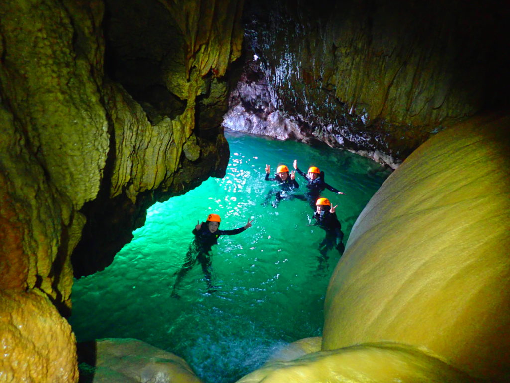 宮古島鍾乳洞のパンプキンホール