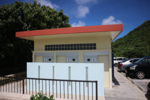 新城海岸のシャワー室