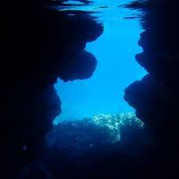 伊良部島の観光スポットの青の洞窟