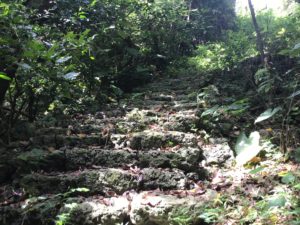 池間島遠見台跡の階段
