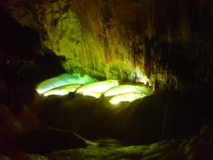 宮古島鍾乳洞のパンプキンホール