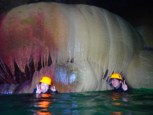 宮古島鍾乳洞のパンプキンホール