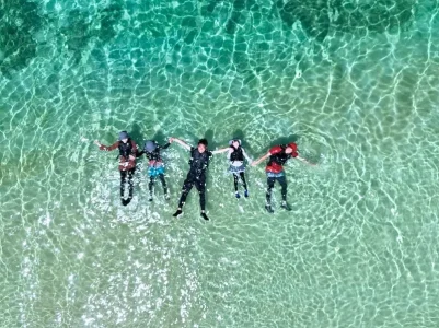 【宮古島/半日】0歳から参加可能！プライベートビーチで海中の世界を間近に体験しよう！1組限定★貸切クリアカヤックツアー