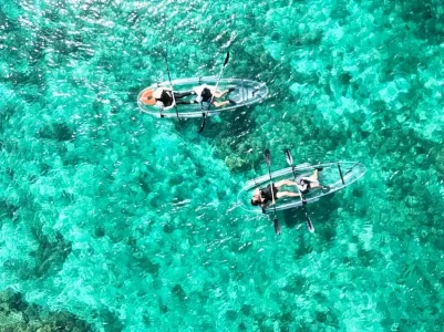 【宮古島/半日】0歳から参加可能！プライベートビーチで海中の世界を間近に体験しよう！1組限定★貸切クリアカヤックツアー