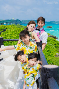 宮古島,ウェディングフォト,新婚,カップル,白い砂浜,宮古島の海,家族で