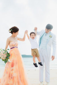 宮古島,ウェディングフォト,新婚,カップル,白い砂浜,宮古島の海,家族で