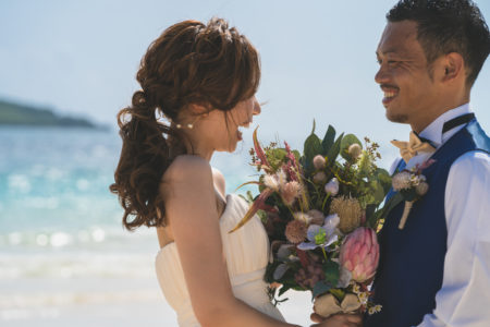 宮古島,ウェディングフォト,新婚,カップル,白い砂浜,宮古島の海,家族で