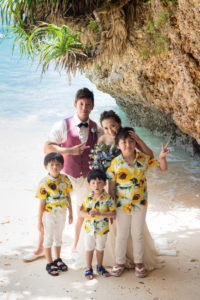 宮古島,ウェディングフォト,新婚,カップル,白い砂浜,宮古島の海,家族で