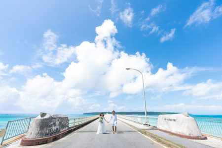宮古島,ウェディングフォト,新婚,カップル,白い砂浜,宮古島の海,家族で,ドローン