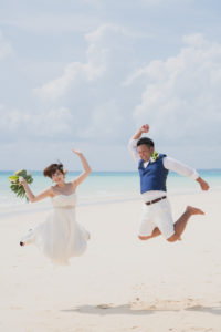 宮古島,ウェディングフォト,新婚,カップル,白い砂浜,宮古島の海,家族で