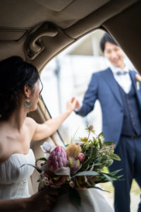 宮古島,ウェディングフォト,新婚,カップル,白い砂浜,宮古島の海,リムジン,ドローン