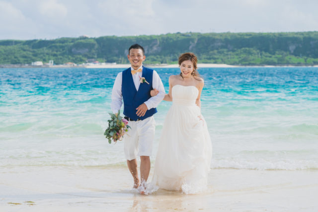 宮古島,ウェディングフォト,新婚,カップル,白い砂浜,宮古島の海,家族で