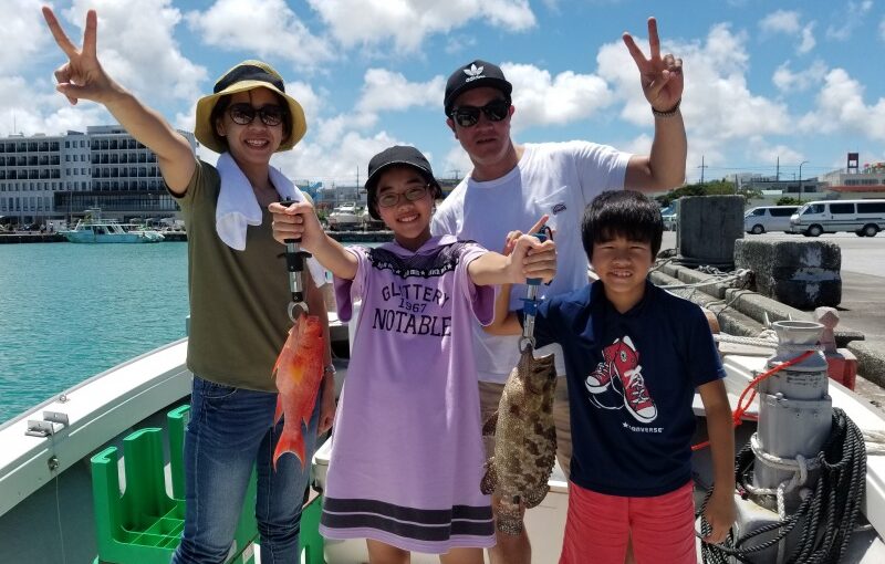 宮古島で釣りを楽しむ家族