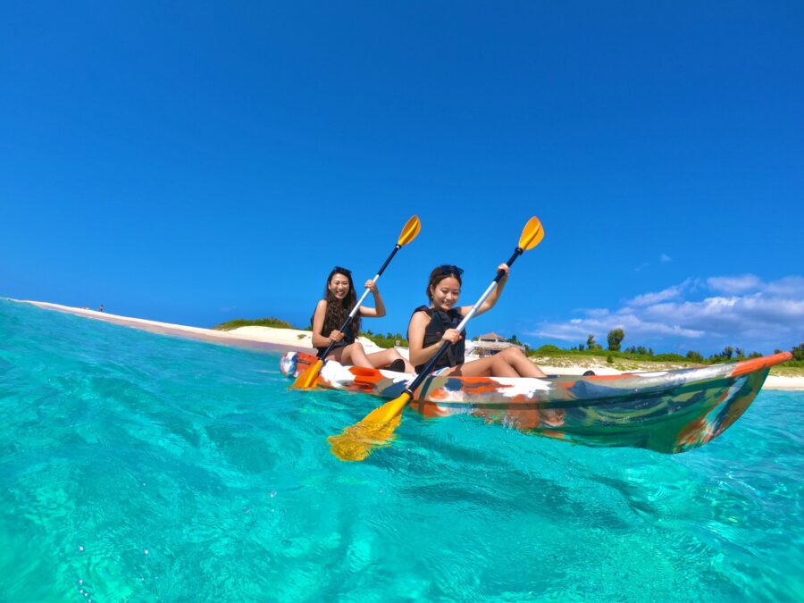 【半日/約2時間/チャーター】贅沢貸切プラン★世界レベルの透明度！宮古島の美ら海で絶景シーカヤックツアー《写真無料＆送迎相談可》子連れ家族・団体にもおすすめ（No.774）