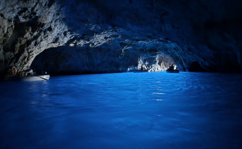 イタリア　カプリ島　青の洞窟