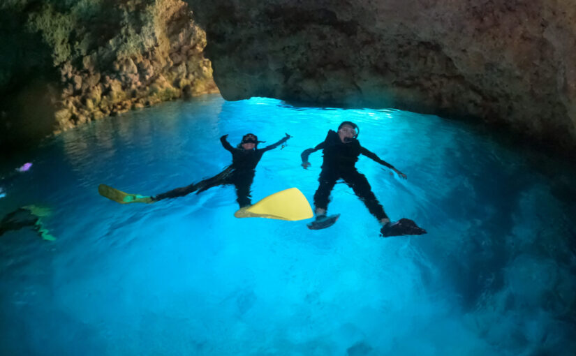 沖縄　恩納村　青の洞窟　シュノーケリング