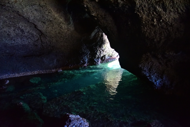 新潟県 佐渡島 青の洞窟