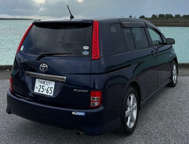 アイシス　後部　黒