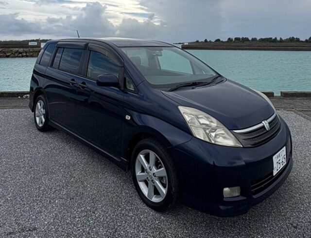 アイシス　黒　ブラック