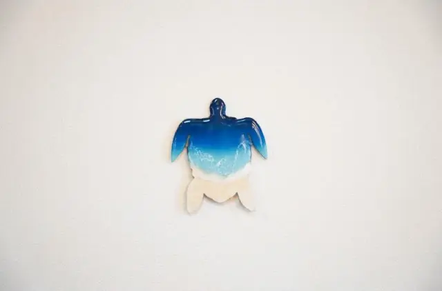 【宮古島/約1.5時間】世界に一つの小さなウミガメを手作り♪3歳から楽しめるレジンアート体験＜雨の日・当日予約OK＞空港から5分！