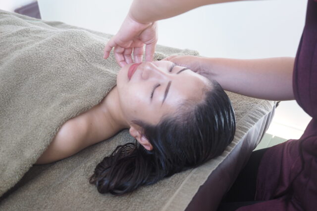 Massage Oil: Sri Lankan-Style Ayurveda
