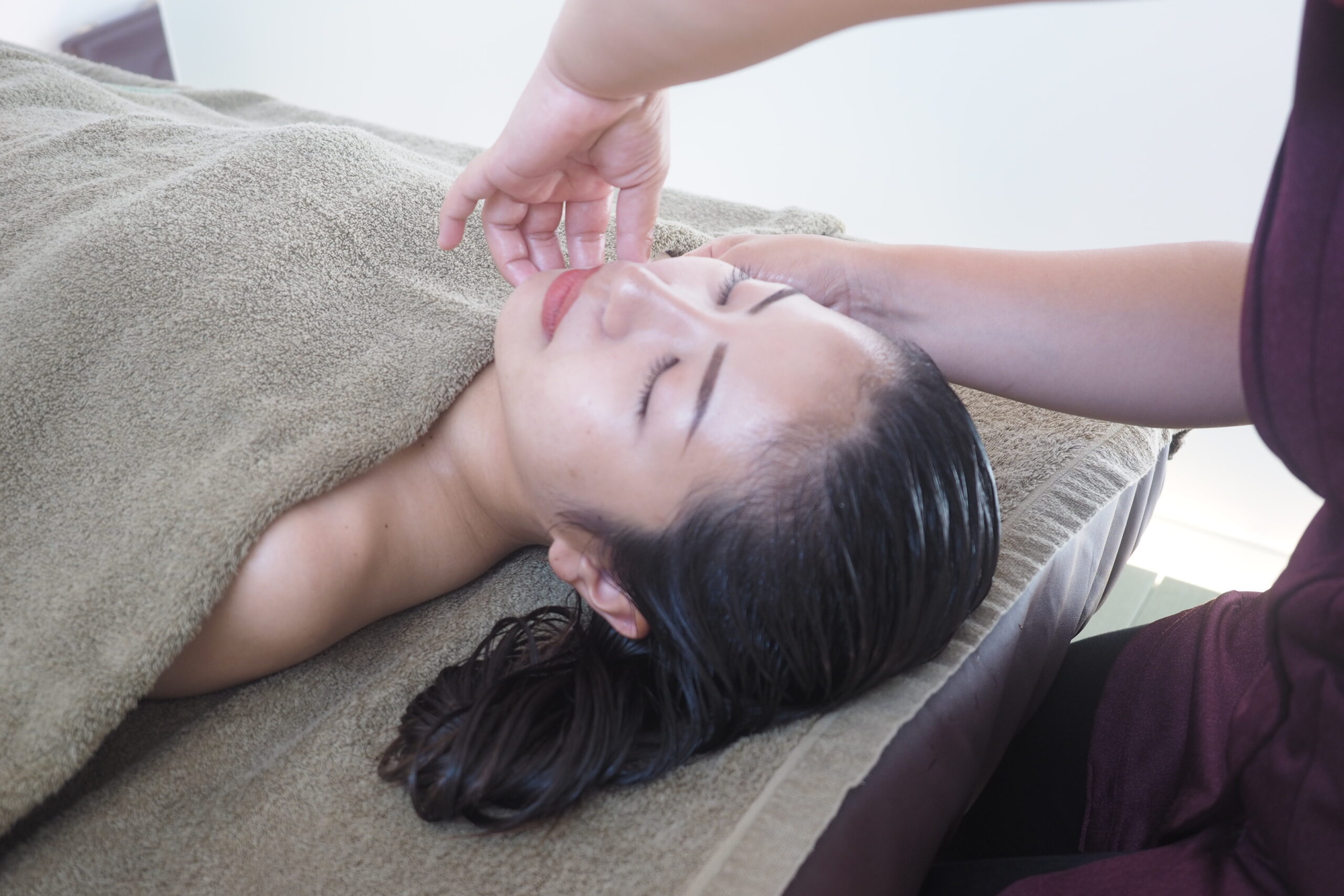 [Miyakojima / Approx. 5 hours] Experience Deep Mental Relaxation with the “Shirodhara Full Course,” Effective for Headaches and Insomnia 《Private Salon》 (No. 711)