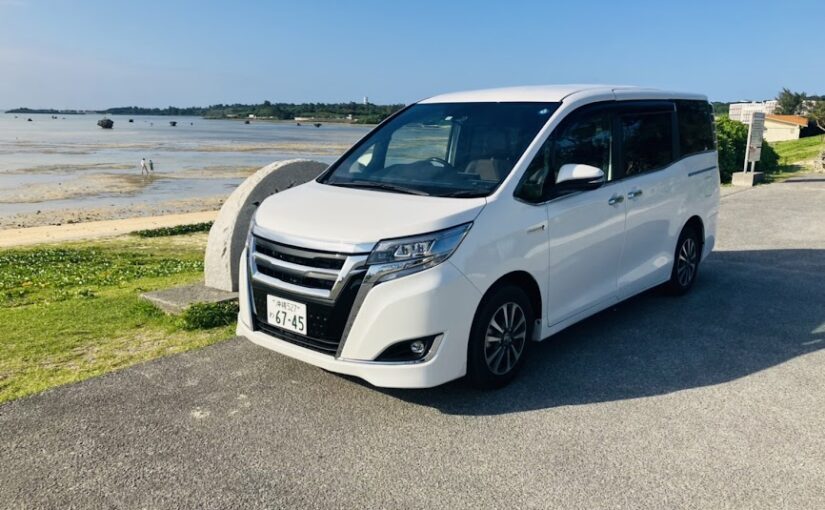 石垣島で人気の白いトヨタエスクァイアレンタカー