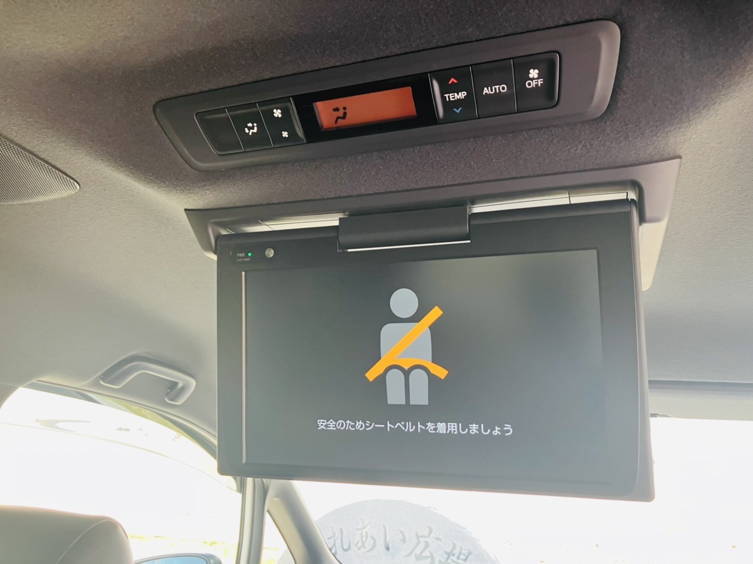 【宮古島・レンタカー】ミニバン◆エスクァイア / トヨタ《最大7名乗り》カーナビ標準装備・空港送迎付き(No.r52)